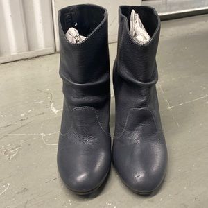 NWOTs Handmade Italian Leather Grey Booties Size 39